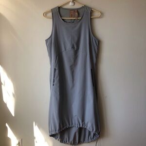Indygena dress gray lightweight activewear pockets toggle hem back cutout. S